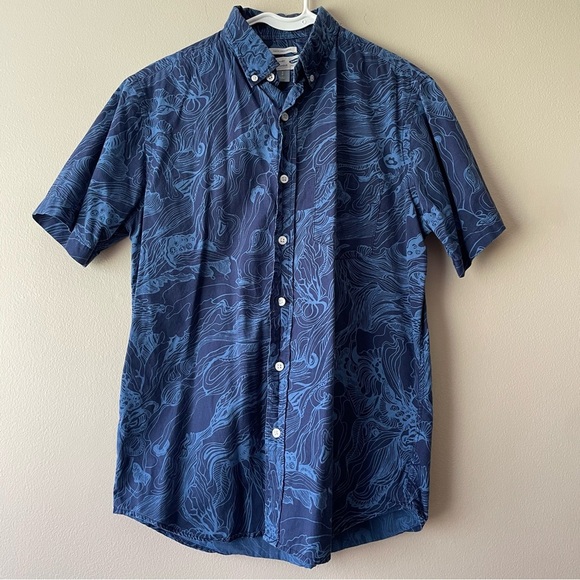 OLD NAVY Men's Blue Wave Pattern 100% Cotton Short Sleeve Button Up - Picture 1 of 4